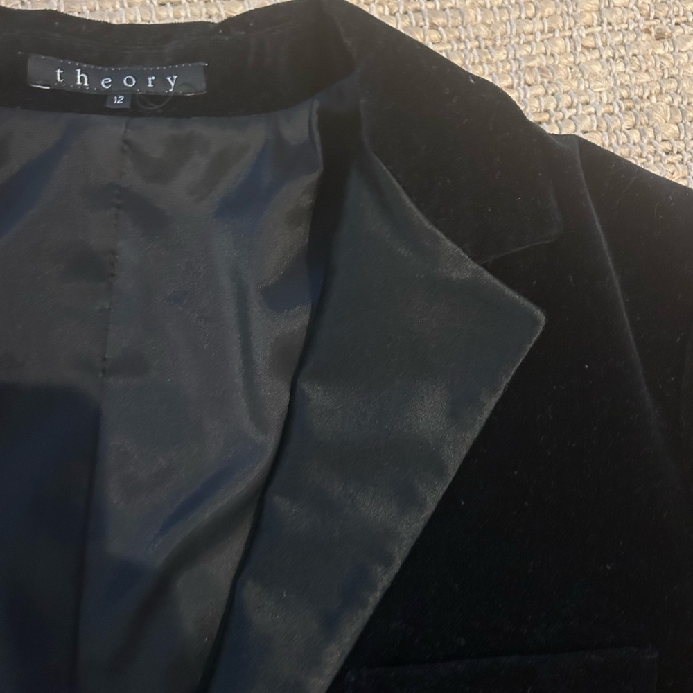 Theory Black Velvet and Satin Blazer Size 12 - Picture 5 of 16